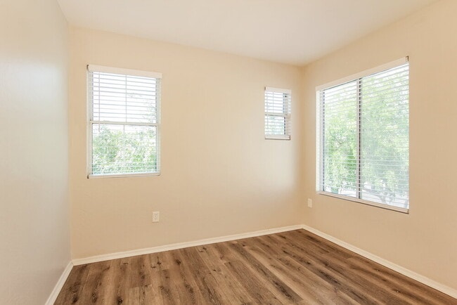 Building Photo - 12026 W Yuma St