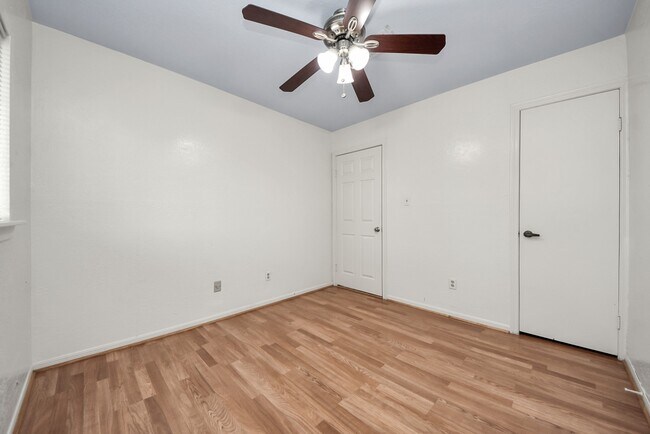 Building Photo - 15614 Barbarossa Dr