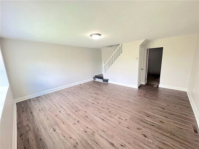 Building Photo - 2528 Homehurst Ave