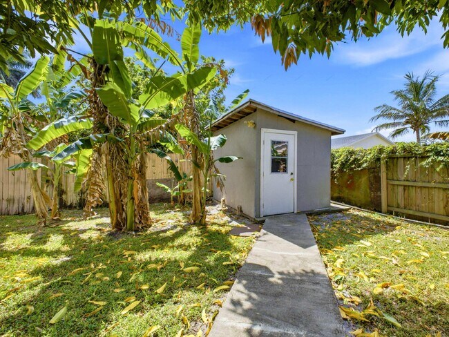 Building Photo - 3561 Oberon Ave