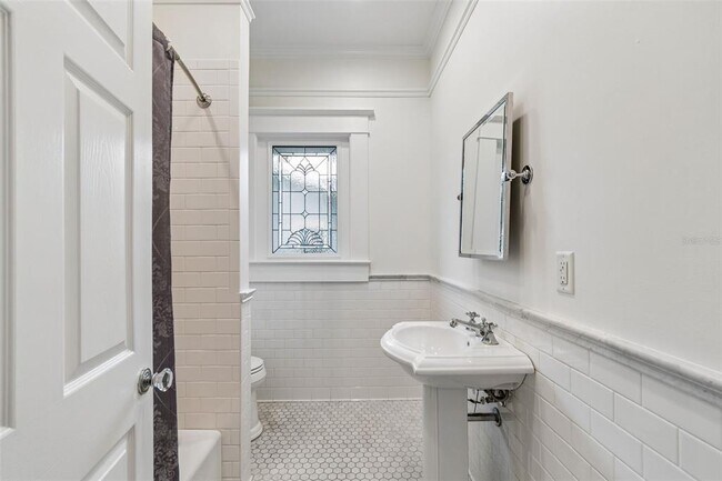 Building Photo - 1107 W Horatio St