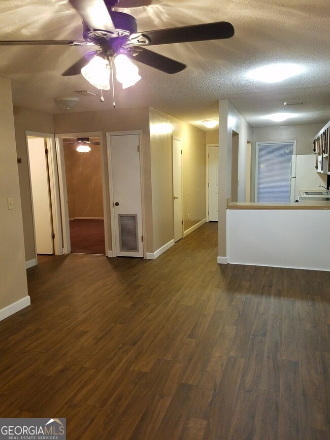 Building Photo - 407 S East St