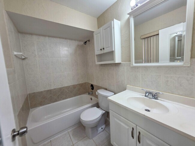 Building Photo - 6080 Forest Hill Blvd