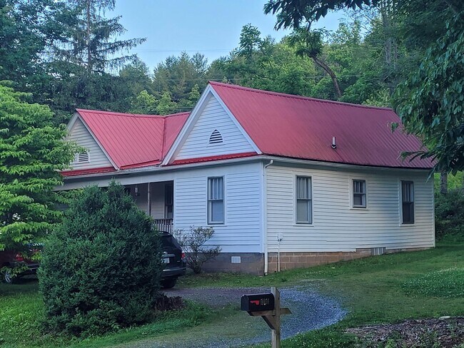 Building Photo - 2021 Webster Rd