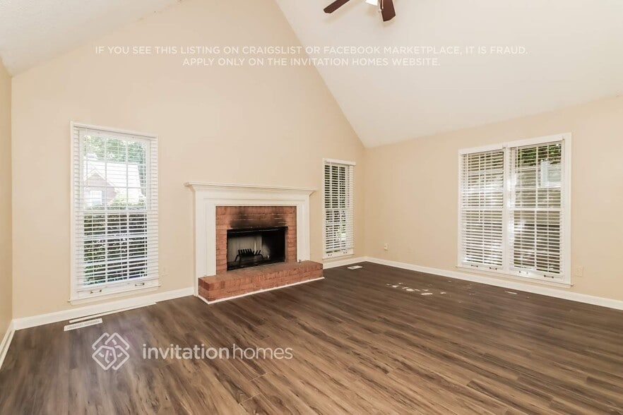 Building Photo - 211 Whisperwood Ln