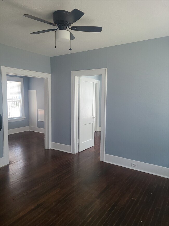 Building Photo - 4414 Woodside St