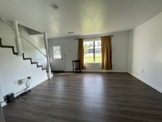 Primary Photo - 76 Glenbrook Dr
