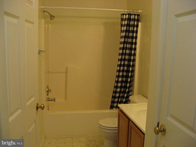 Building Photo - 175 Equestrian Dr