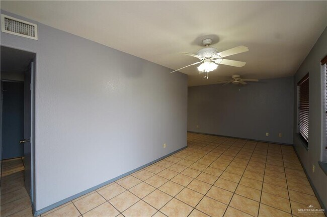 Building Photo - 204 E Gomez Dr