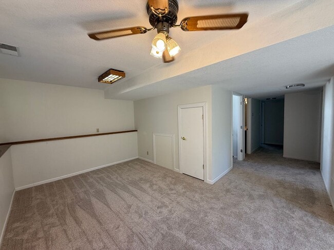 Building Photo - Woodbury 3 Bed 2 Bath Single Family Home