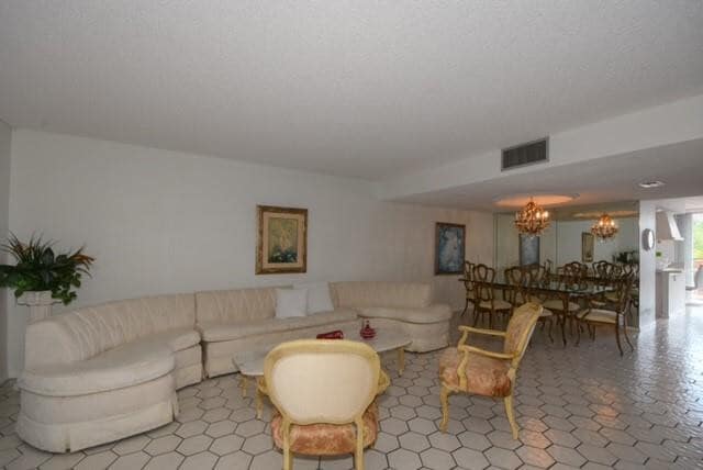 Building Photo - 1018 NE 25th Ave