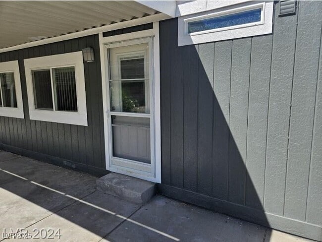 Building Photo - 3253 Calanda St