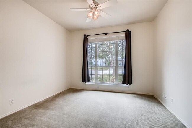 Building Photo - 3217 Tehama Ct