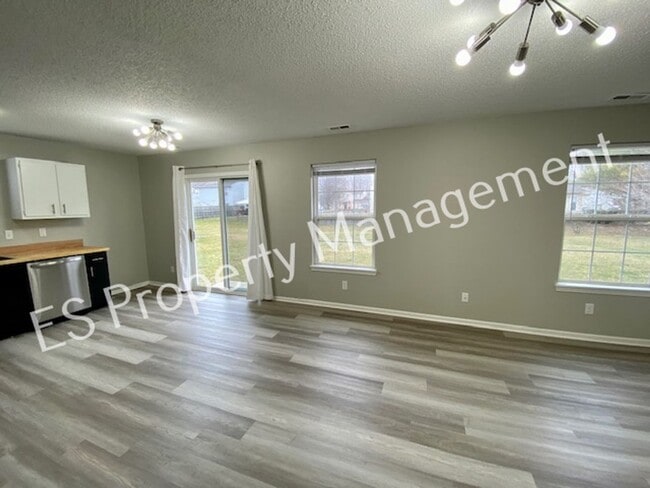 Building Photo - Stunning 3 Bedroom 2 Bath in SouthWest River Run Neighborhood!