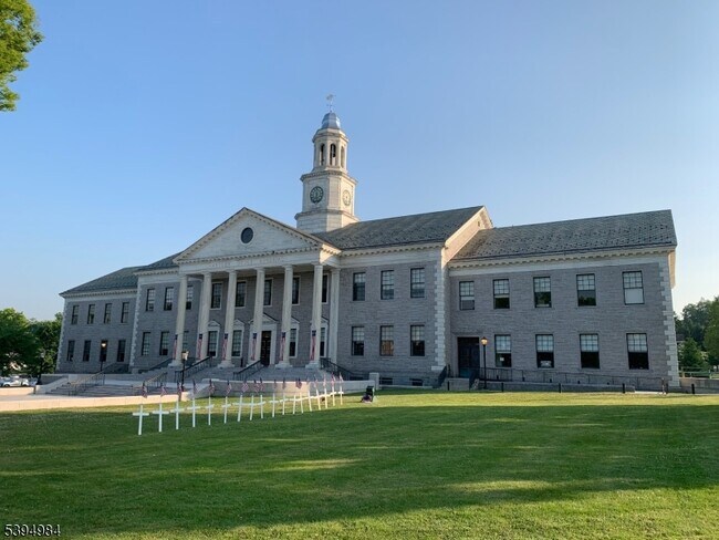 Building Photo - 12 Maple Ave