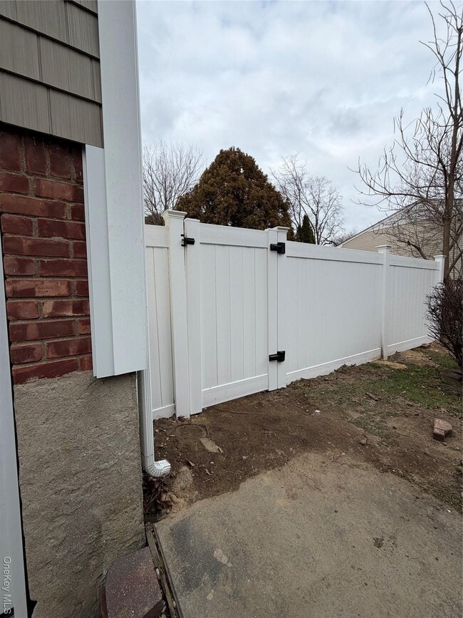 Building Photo - 5 Dewey Rd