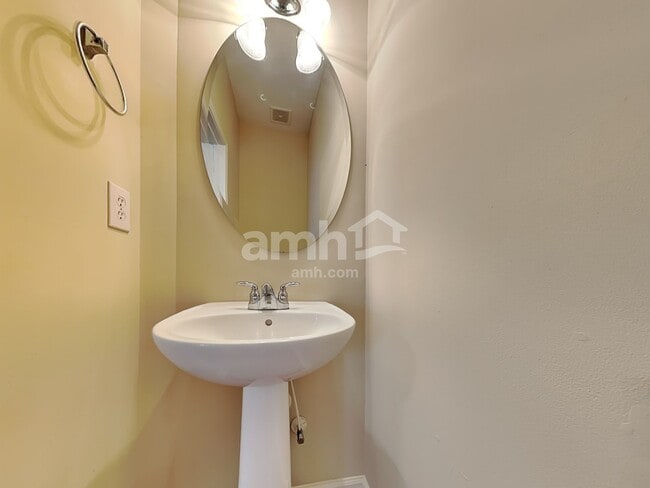 Building Photo - 83 Sioux Ln