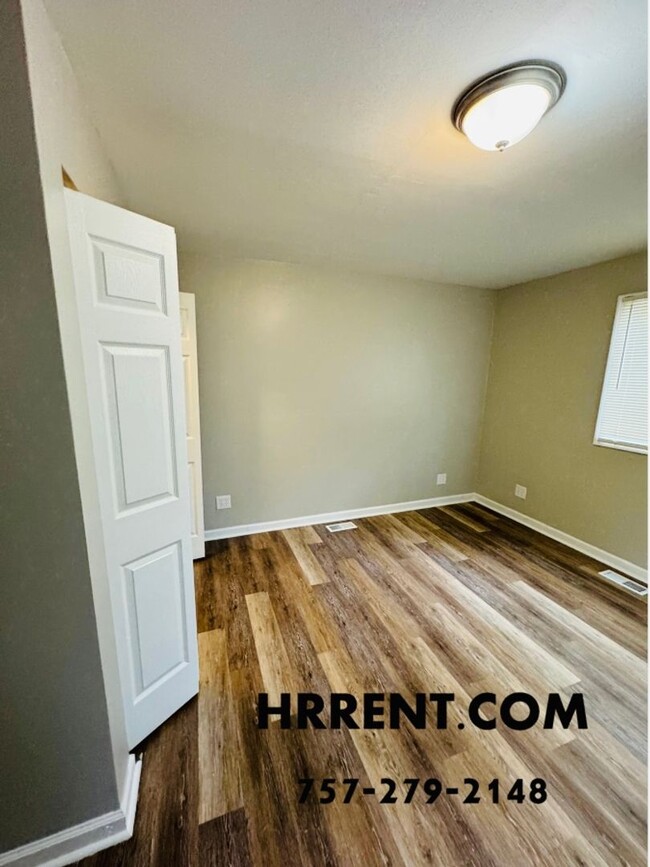 Building Photo - Amazing Newly Renovated 3 Bedroom 1 Bathro...