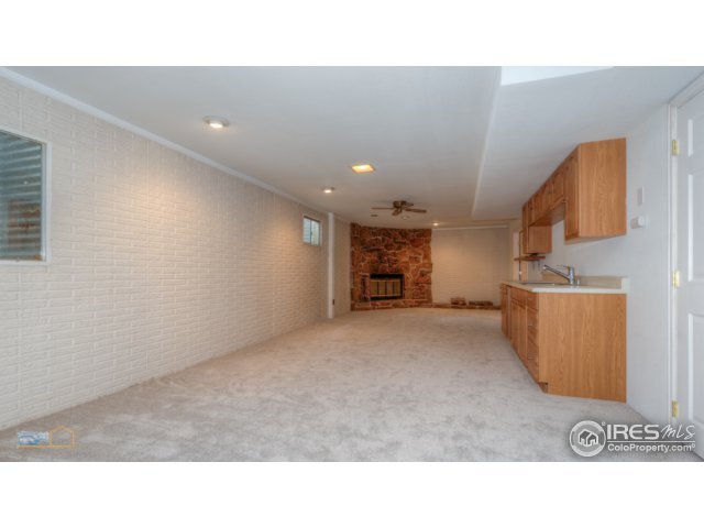 Building Photo - 4 bedroom Solid Brick Ranch in NW Longmont!