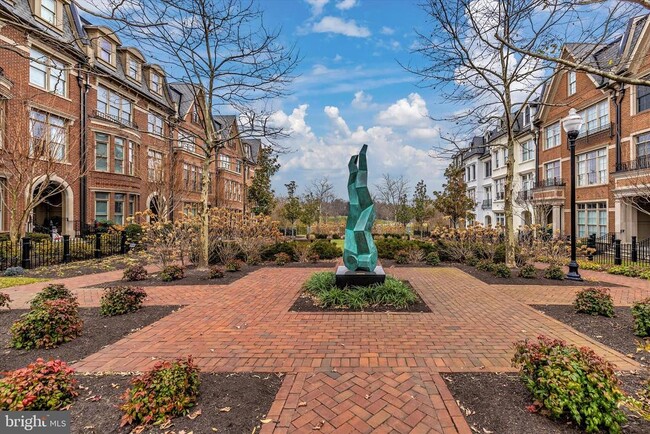 Building Photo - 10777 Symphony Park Dr