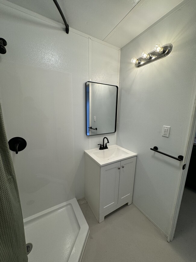 UNIT#3 BATHROOM - 4436 NW 22nd Ct