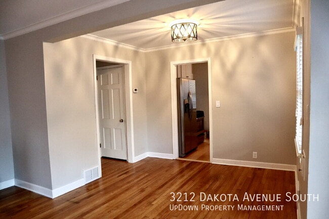 Building Photo - 3212 Dakota Ave S