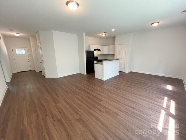 Building Photo - 2634 Kenhill Dr