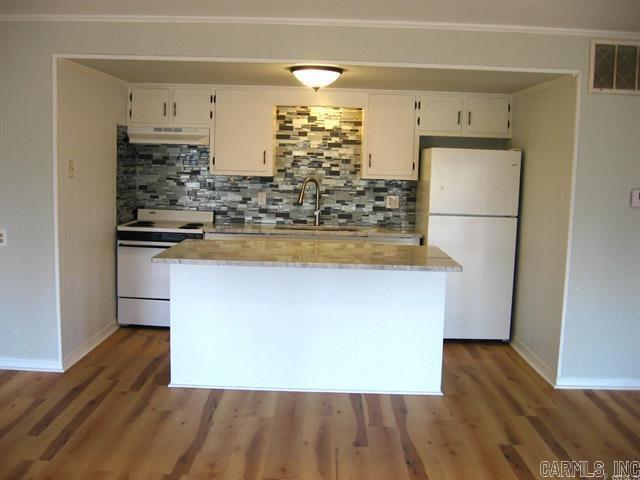 Building Photo - 230 Riverview Dr