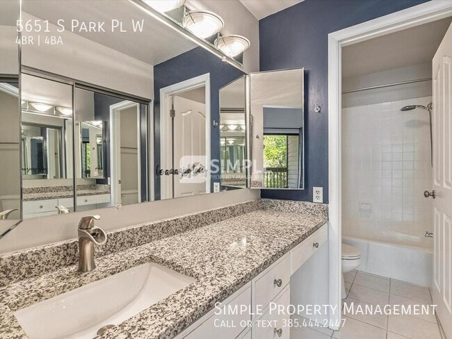 Building Photo - 5651 S Park Pl W