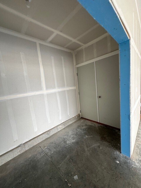 Building Photo - HC516