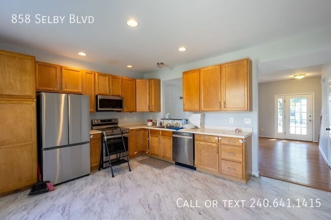 Building Photo - 858 Selby Blvd