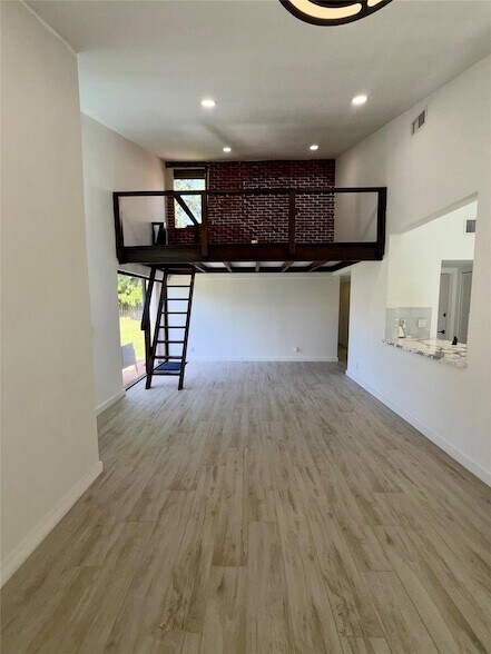 Building Photo - 1089 NW 13th St