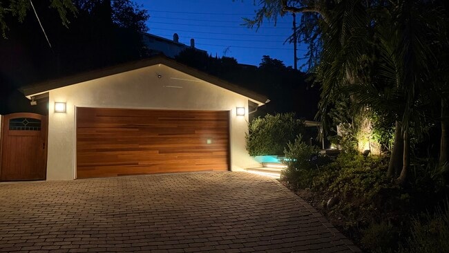 Building Photo - 1385 Greenmont Dr