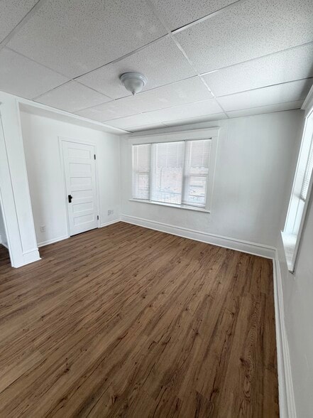 Building Photo - 251 E Broadway