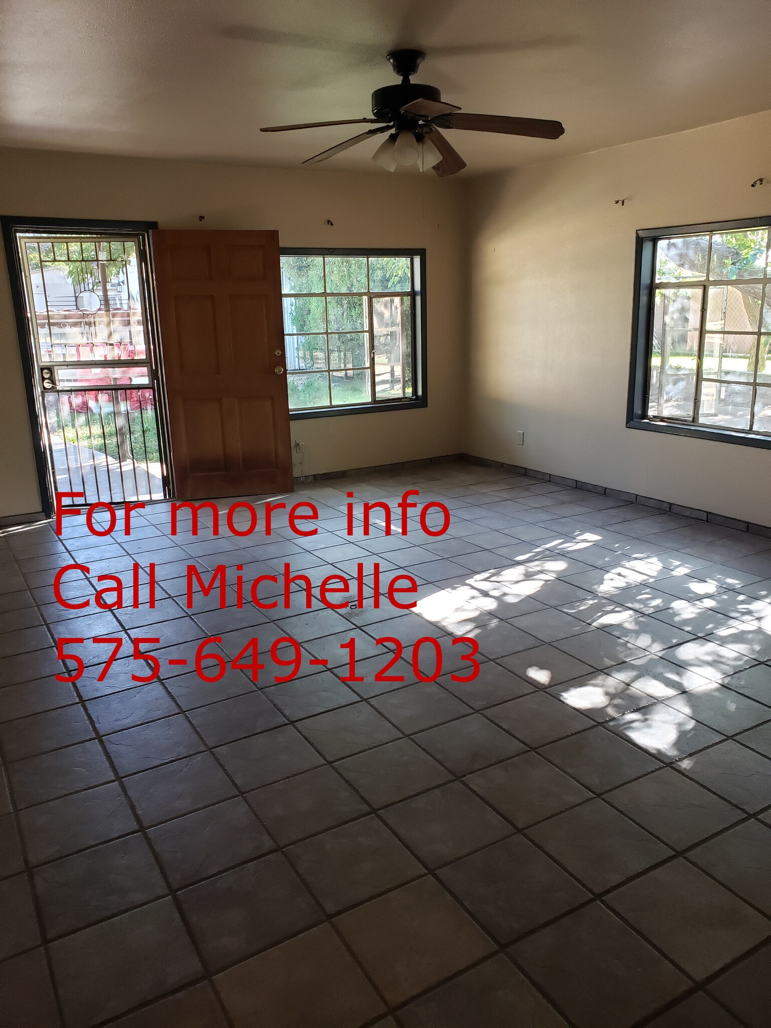 Livingroom - 3740 Linden Ave