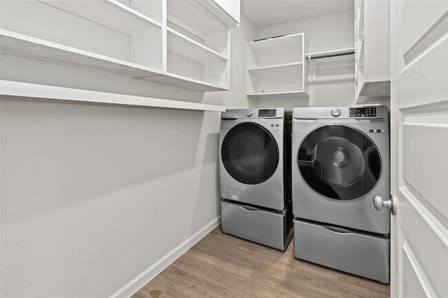 Building Photo - 5030 Morrison Dr