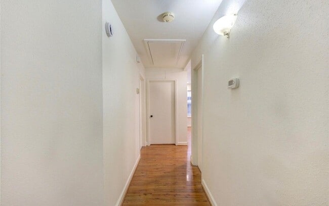 Building Photo - 16830 Scenic Gardens Dr