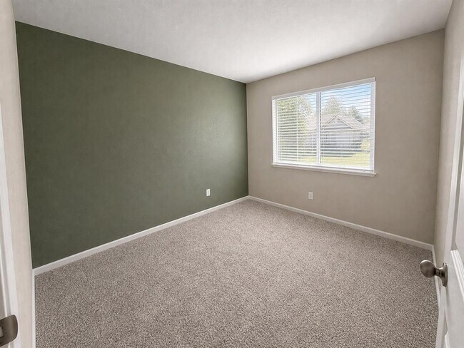 Building Photo - 1105 Green Meadow Dr