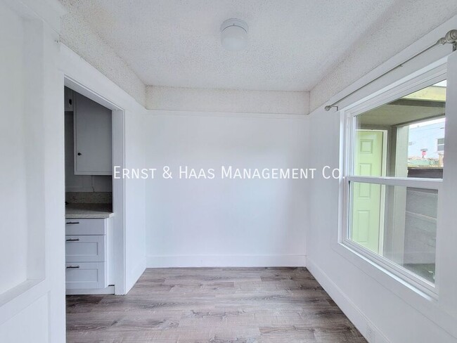 Building Photo - 906 1/2 Dawson Ave-
