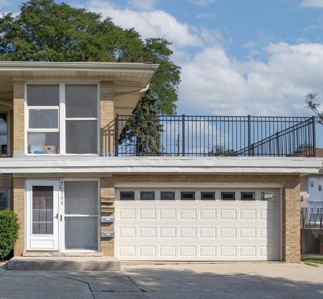 Building Photo - 2308 Oakton St