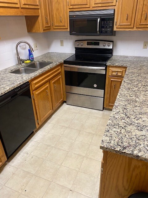 Kitchen Area - 4202 W End Ave