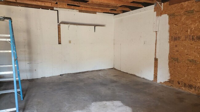 Building Photo - West Tacoma Cozy 2 Bedroom