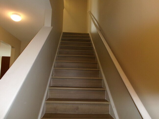 Building Photo - 3 bedroom, 3 bath townhome in Kiskadee Parke