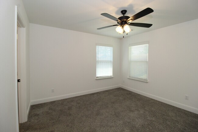 Building Photo - 1450 Ari Ave