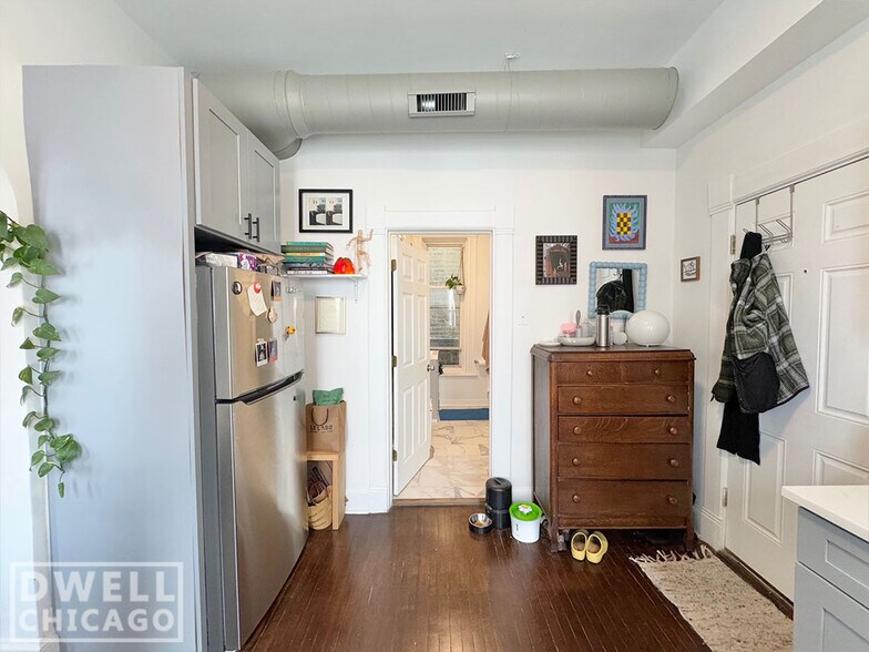 Building Photo - 1362 N Bosworth Ave