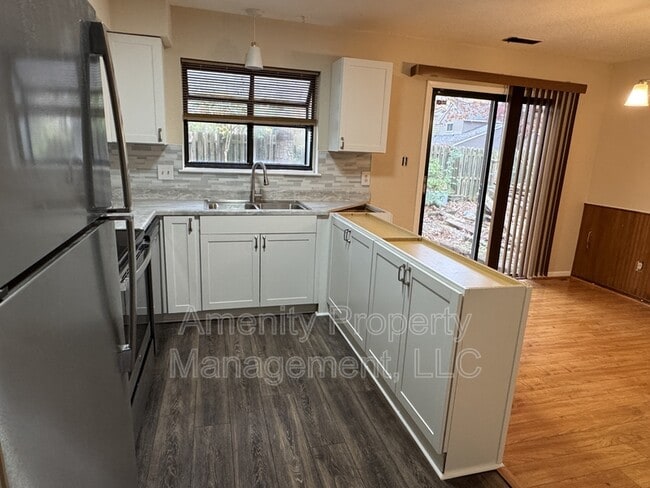 Building Photo - 704 Ninebark Ct