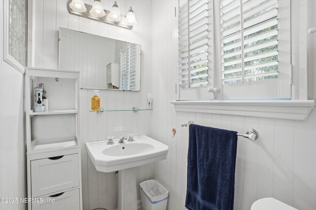 Building Photo - 1602 Felch Ave