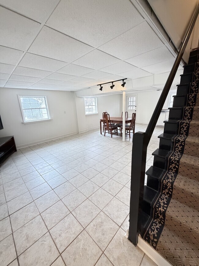 Building Photo - 2648 Melbourne Dr