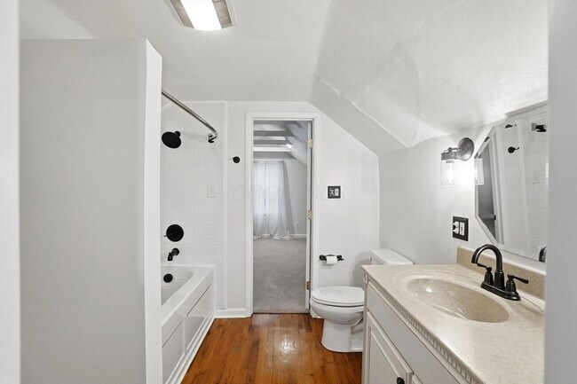 Building Photo - 2695 Bellwood Ave