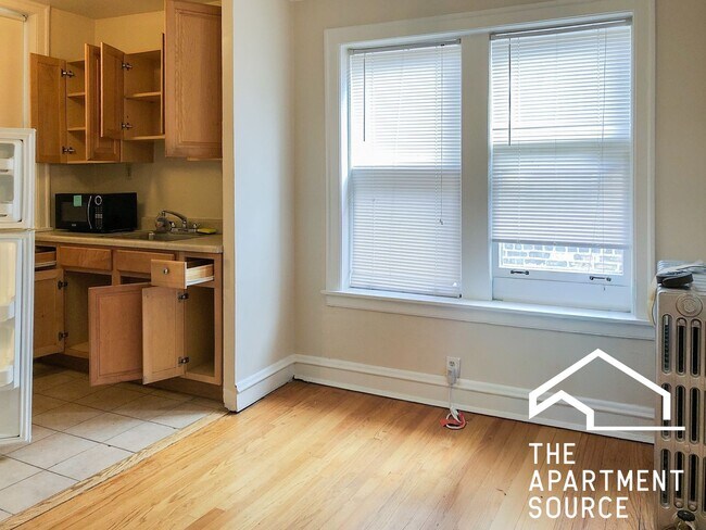 Building Photo - 1608 W Sunnyside Ave